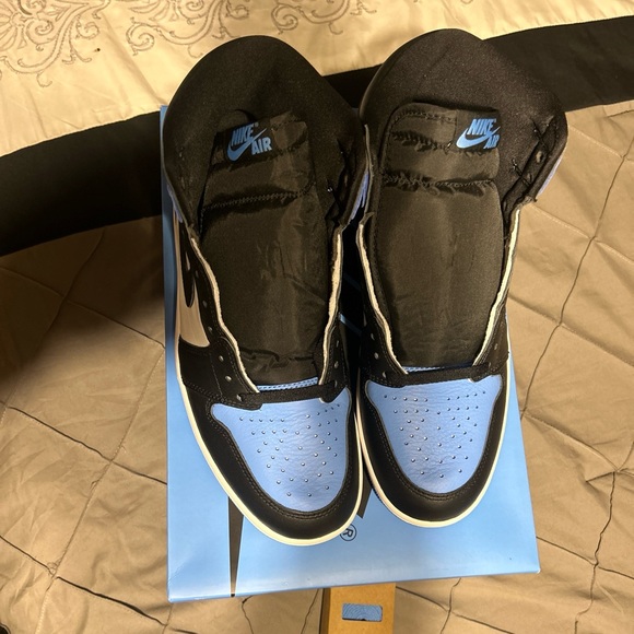 Size 11 - Jordan 1 Retro OG High UNC Toe - Picture 5 of 9